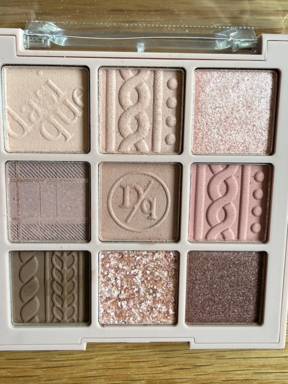 DASIQUE Eyeshadow Palette - #16 violet knit & #27 rose milk tea